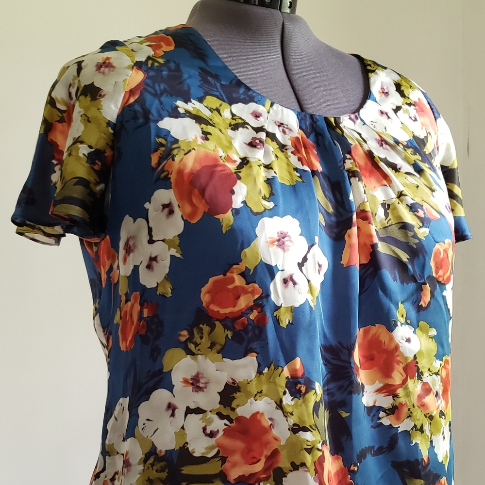 Wear to work silky floral blouse 2x